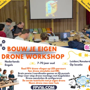 Promotieafbeelding voor de 'Bouw Je Eigen Drone Workshop' van FPV16.com. De workshop, beschikbaar in Leiden en Amsterdam (7-70 jaar, NL/EN), toont deelnemers die drone-onderdelen monteren. Activiteiten omvatten stap-voor-stap montage, aansluiten & configureren, de eerste vlucht, en de drone mee naar huis nemen. Visuele elementen zijn volwassenen en kinderen die aan tafels drones bouwen.